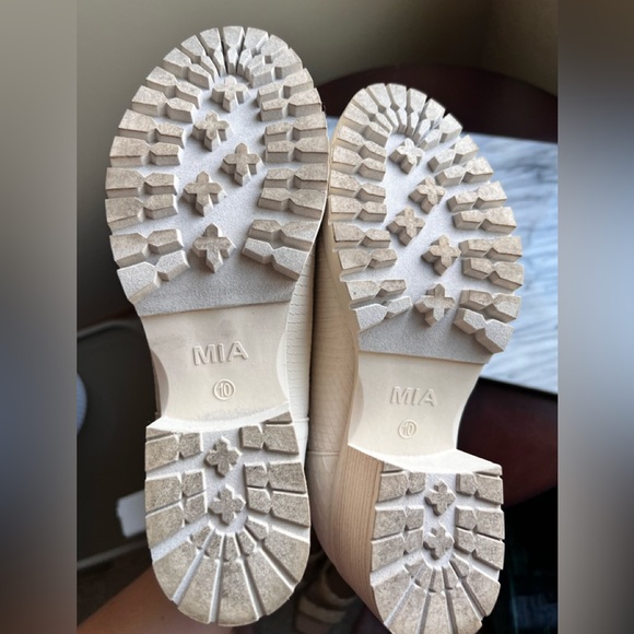 EUC MIA Jonna Ivory Python Size 10 Women’s Heeled Bootie - Picture 6 of 6